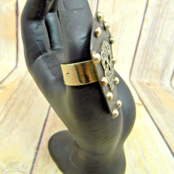 GYPSY SOULE Gypsy Cowgirl Hammered Metal COFFIN SKULL RING - Picture 3 of 6